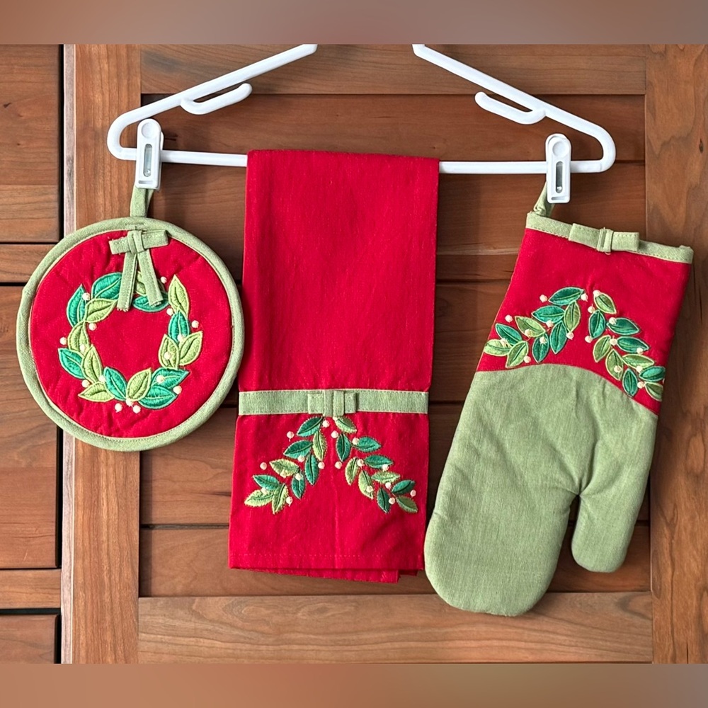 NWOT‎ Christmas Kitchen Set All Cotton Red Green Festive